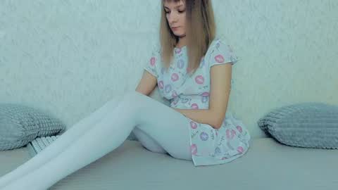 Snapshot of your_caramelka chatting on January 14, 6:34 am Lily online show from January 14, 6:34 am