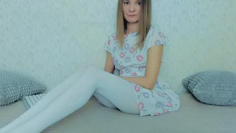 Snapshot of your_caramelka chatting on January 22, 12:38 pm Lily online show from January 22, 12:38 pm