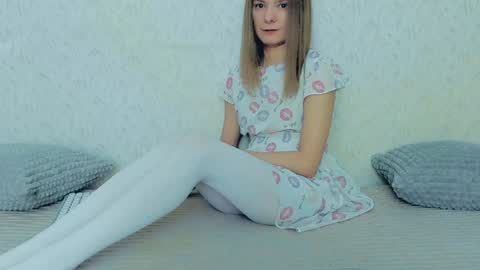 Snapshot of your_caramelka chatting on January 23, 12:09 pm Lily online show from January 23, 12:09 pm