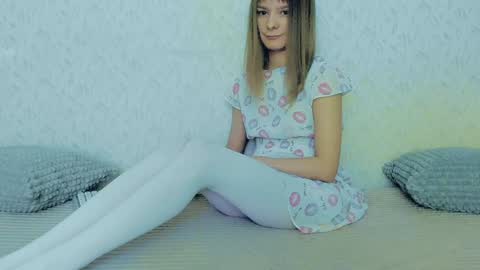 Snapshot of your_caramelka chatting on February 4, 11:27 am Lily online show from February 4, 11:27 am