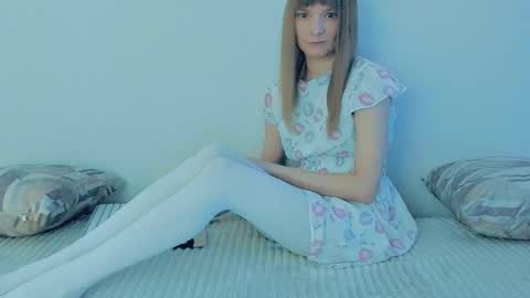 Snapshot of your_caramelka chatting on September 15, 4:23 am Lily online show from September 15, 4:23 am