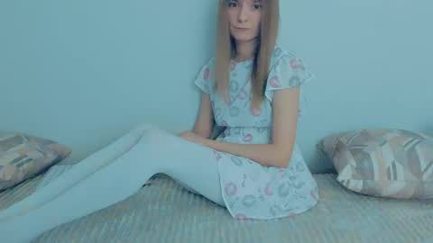 Snapshot of your_caramelka chatting on October 6, 8:12 am Lily online show from October 6, 8:12 am