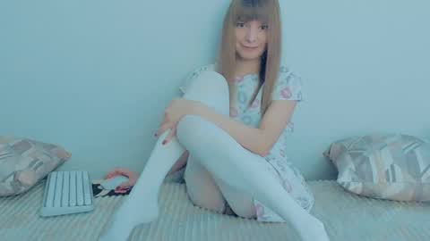 Snapshot of your_caramelka chatting on October 11, 5:28 am Lily online show from October 11, 5:28 am