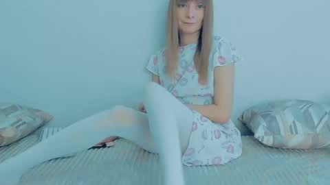 Snapshot of your_caramelka chatting on October 14, 4:02 am Lily online show from October 14, 4:02 am