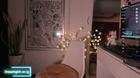 Snapshot of your_dreaamgirlx chatting on December 9, 3:40 am Isabella online show from December 9, 3:40 am