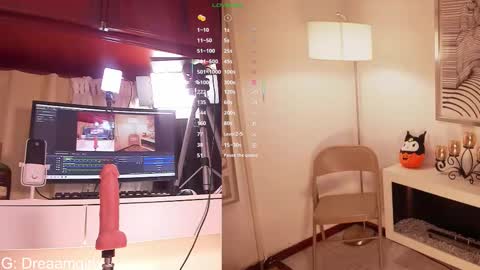 Snapshot of your_dreaamgirlx chatting on October 31, 3:18 am Isabella online show from October 31, 3:18 am