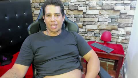 Snapshot of your_hot_friend69 chatting on February 26, 12:38 am David online show from February 26, 12:38 am