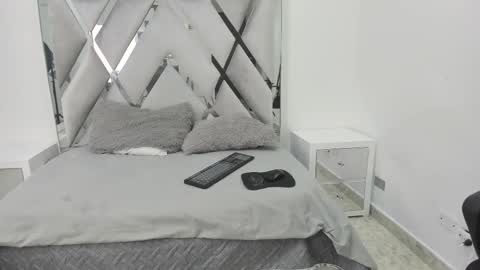 Snapshot of your_lady_milf chatting on February 25, 12:24 pm your_lady_milf online show from February 25, 12:24 pm