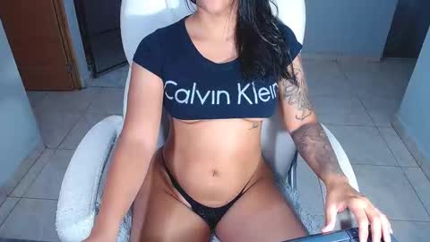 your_latin_girl online show from September 19, 11:16 pm