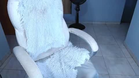 Snapshot of your_latin_girl chatting on April 19, 11:29 pm your_latin_girl online show from April 19, 11:29 pm