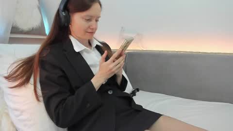 Snapshot of your_librarian chatting on June 30, 7:20 am Your Librarian online show from June 30, 7:20 am