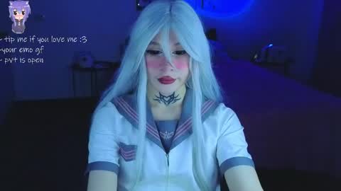 Snapshot of your_little_eva chatting on June 7, 10:24 pm Eva online show from June 7, 10:24 pm