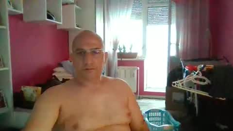 Snapshot of your_pervert_neighbor chatting on June 4, 3:23 am Erick online show from June 4, 3:23 am
