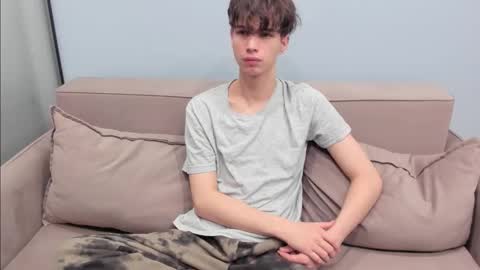 your_shy_guy online show from November 1, 6:37 am