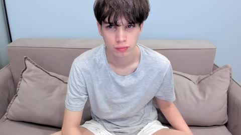 your_shy_guy online show from November 3, 7:31 am