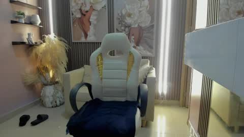 Snapshot of your_sissytrans chatting on May 6, 11:32 pm NATASHA online show from May 6, 11:32 pm