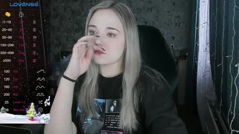 Snapshot of your_small_bunny chatting on December 19, 4:56 am Molly online show from December 19, 4:56 am