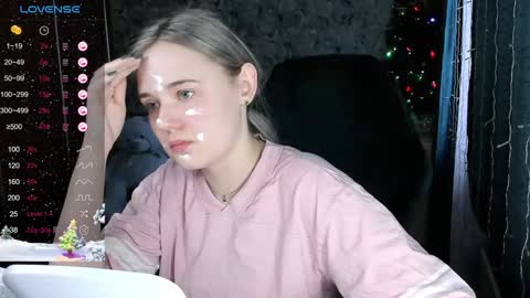 Snapshot of your_small_bunny chatting on December 23, 4:12 am Molly online show from December 23, 4:12 am