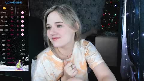 Snapshot of your_small_bunny chatting on December 24, 4:44 am Molly online show from December 24, 4:44 am