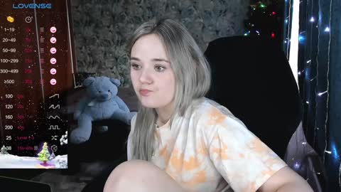 Snapshot of your_small_bunny chatting on December 24, 7:49 am Molly online show from December 24, 7:49 am