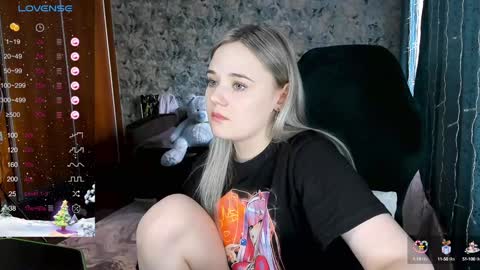 Snapshot of your_small_bunny chatting on January 15, 6:12 am Molly online show from January 15, 6:12 am