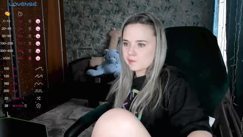 Snapshot of your_small_bunny chatting on January 27, 7:56 am Molly online show from January 27, 7:56 am