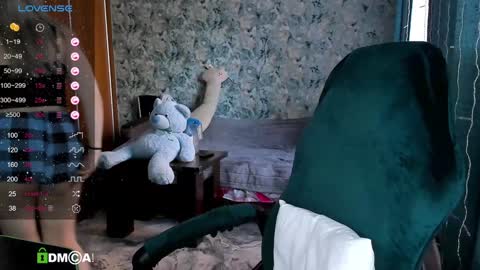 Snapshot of your_small_bunny chatting on February 5, 6:35 am Molly online show from February 5, 6:35 am