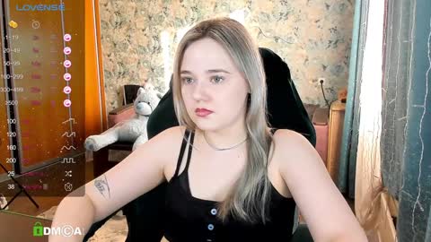 Snapshot of your_small_bunny chatting on February 5, 9:36 am Molly online show from February 5, 9:36 am