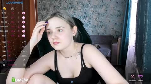 Snapshot of your_small_bunny chatting on February 6, 7:24 am Molly online show from February 6, 7:24 am