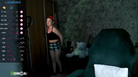 Snapshot of your_small_bunny chatting on February 6, 10:59 am Molly online show from February 6, 10:59 am