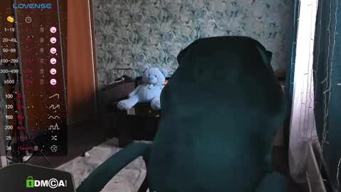 Snapshot of your_small_bunny chatting on February 20, 6:39 am Molly online show from February 20, 6:39 am