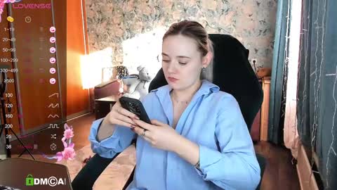 Snapshot of your_small_bunny chatting on March 5, 10:11 am Molly online show from March 5, 10:11 am