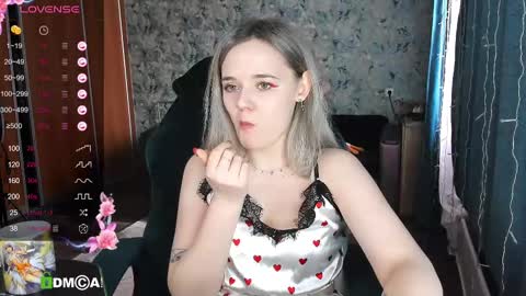 Snapshot of your_small_bunny chatting on March 6, 6:30 am Molly online show from March 6, 6:30 am