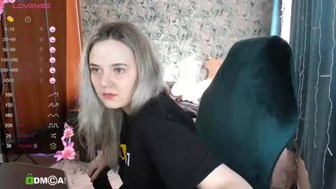 Snapshot of your_small_bunny chatting on March 10, 9:10 am Molly online show from March 10, 9:10 am