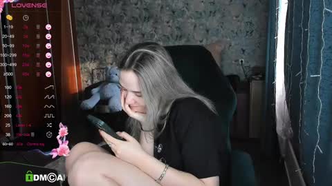 Snapshot of your_small_bunny chatting on March 11, 10:07 am Molly online show from March 11, 10:07 am