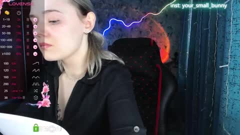 Snapshot of your_small_bunny chatting on September 13, 4:01 am Molly online show from September 13, 4:01 am