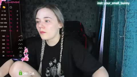 Snapshot of your_small_bunny chatting on September 17, 2:02 am Molly online show from September 17, 2:02 am