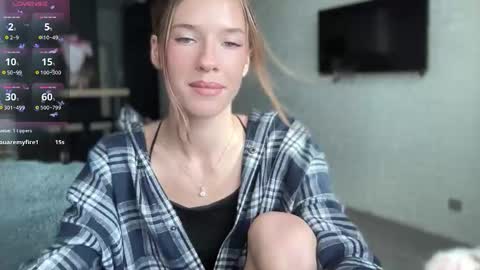 Mia  online show from October 3, 1:19 pm