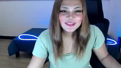 Snapshot of your_sweet_beautiful chatting on May 15, 11:23 pm your_sweet_beautiful online show from May 15, 11:23 pm