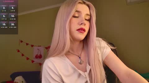 Snapshot of your_tender_doll chatting on January 5, 7:39 pm Alice online show from January 5, 7:39 pm