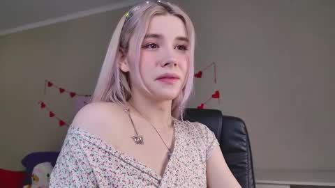 Snapshot of your_tender_doll chatting on January 6, 7:06 pm Alice online show from January 6, 7:06 pm