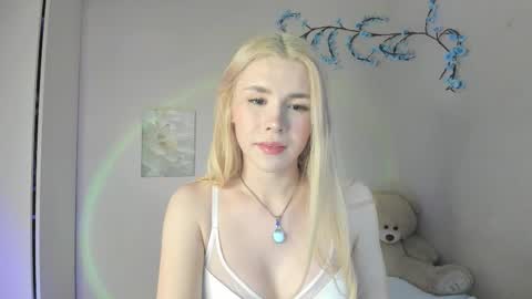 Snapshot of your_tender_doll chatting on March 11, 2:34 pm Alice online show from March 11, 2:34 pm