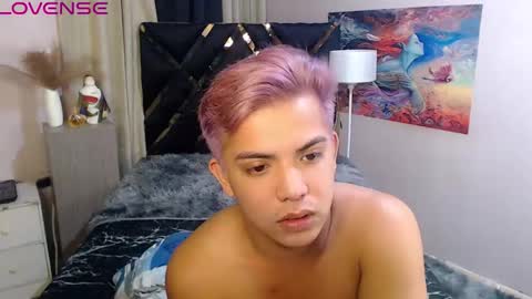 Snapshot of yourasian_bradley chatting on October 25, 1:51 pm yourasian_bradley online show from October 25, 1:51 pm