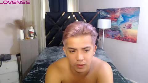 Snapshot of yourasian_bradley chatting on October 28, 2:15 am yourasian_bradley online show from October 28, 2:15 am