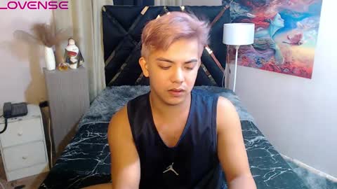 Snapshot of yourasian_bradley chatting on October 28, 6:32 pm yourasian_bradley online show from October 28, 6:32 pm