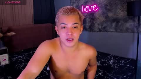 Snapshot of yourasian_bradley chatting on November 2, 4:20 pm yourasian_bradley online show from November 2, 4:20 pm