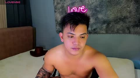 Snapshot of yourasian_bradley chatting on January 17, 1:05 pm yourasian_bradley online show from January 17, 1:05 pm