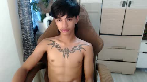 yourasian_eric online show from April 29, 3:32 am
