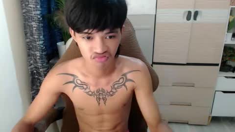 yourasian_eric online show from April 30, 8:53 am