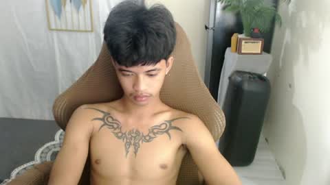 Snapshot of yourasian_eric chatting on July 14, 10:21 am yourasian_eric online show from July 14, 10:21 am
